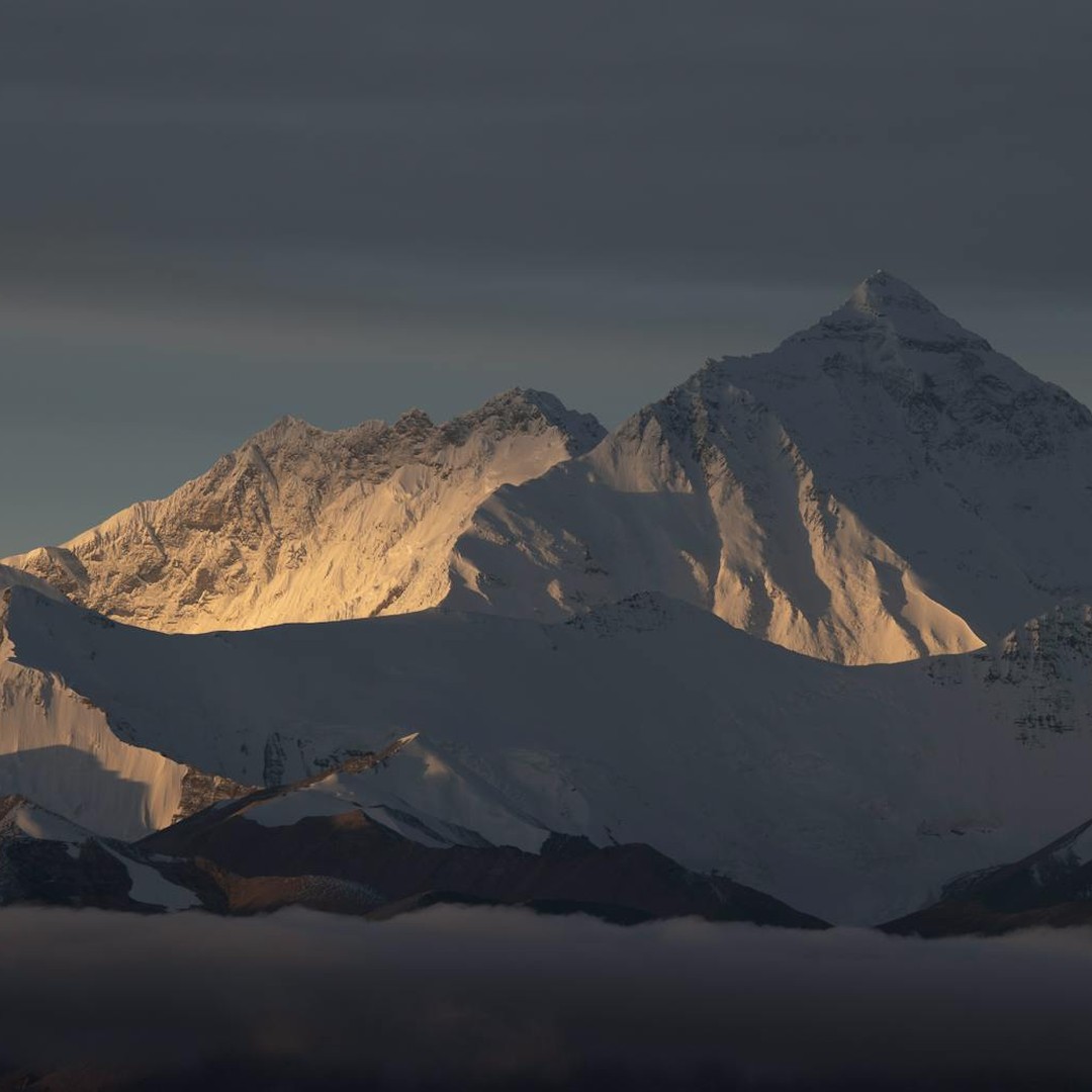 Le mont Everest continue de gagner quelques millimètres par an.