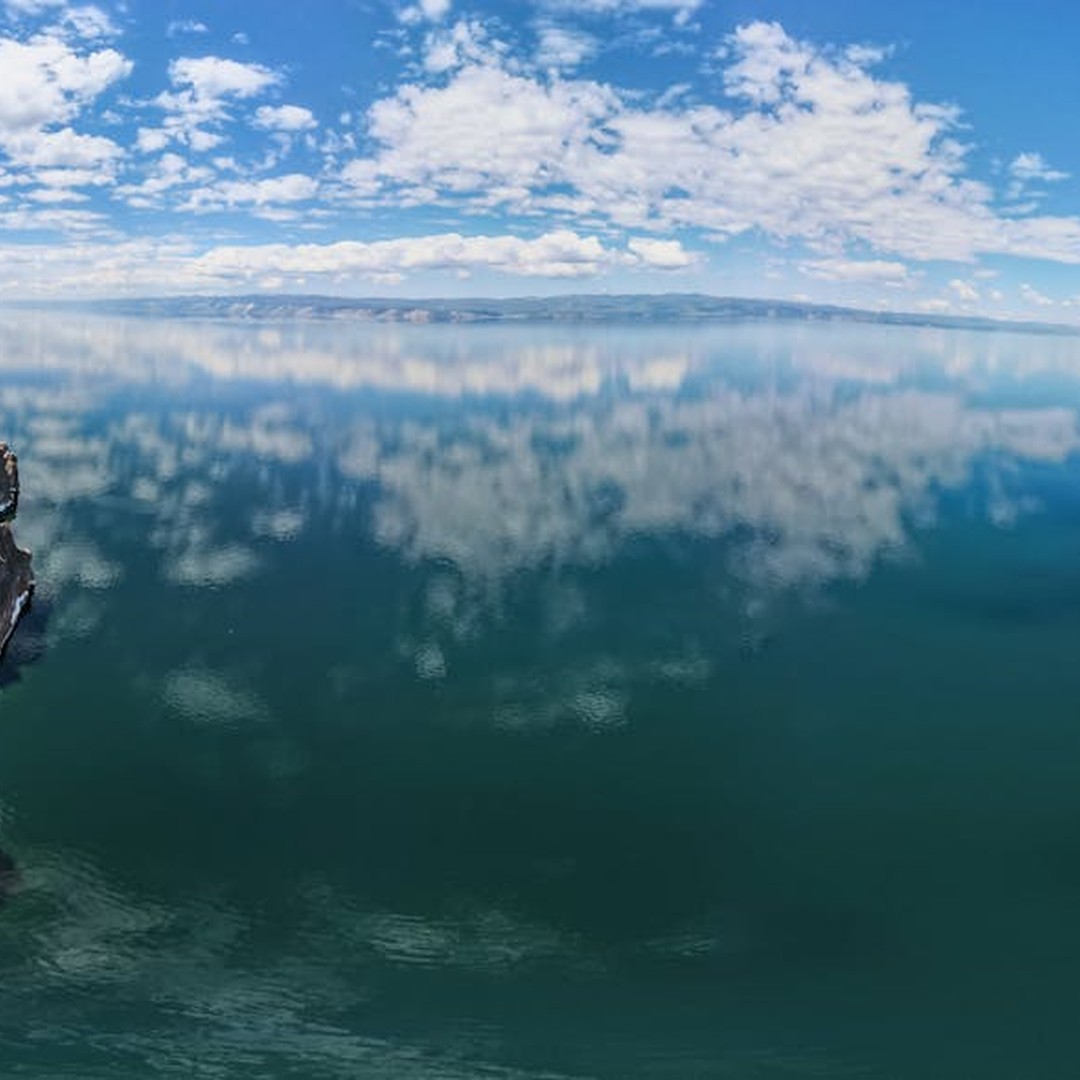 Le lac Baïkal contient environ 20 % de l'eau douce liquide de surface du monde.