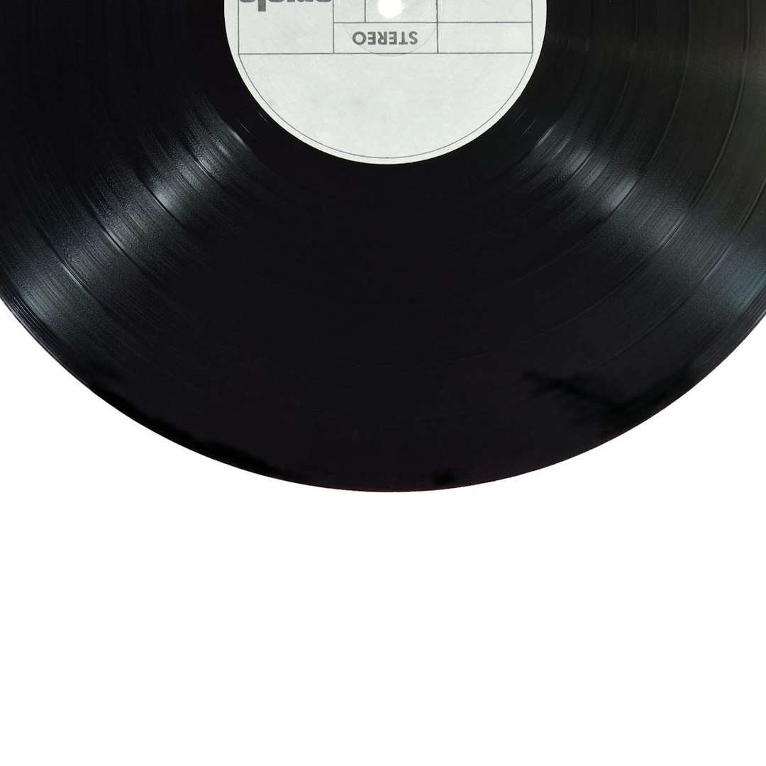 Un disque vinyle stocke le son dans un sillon.