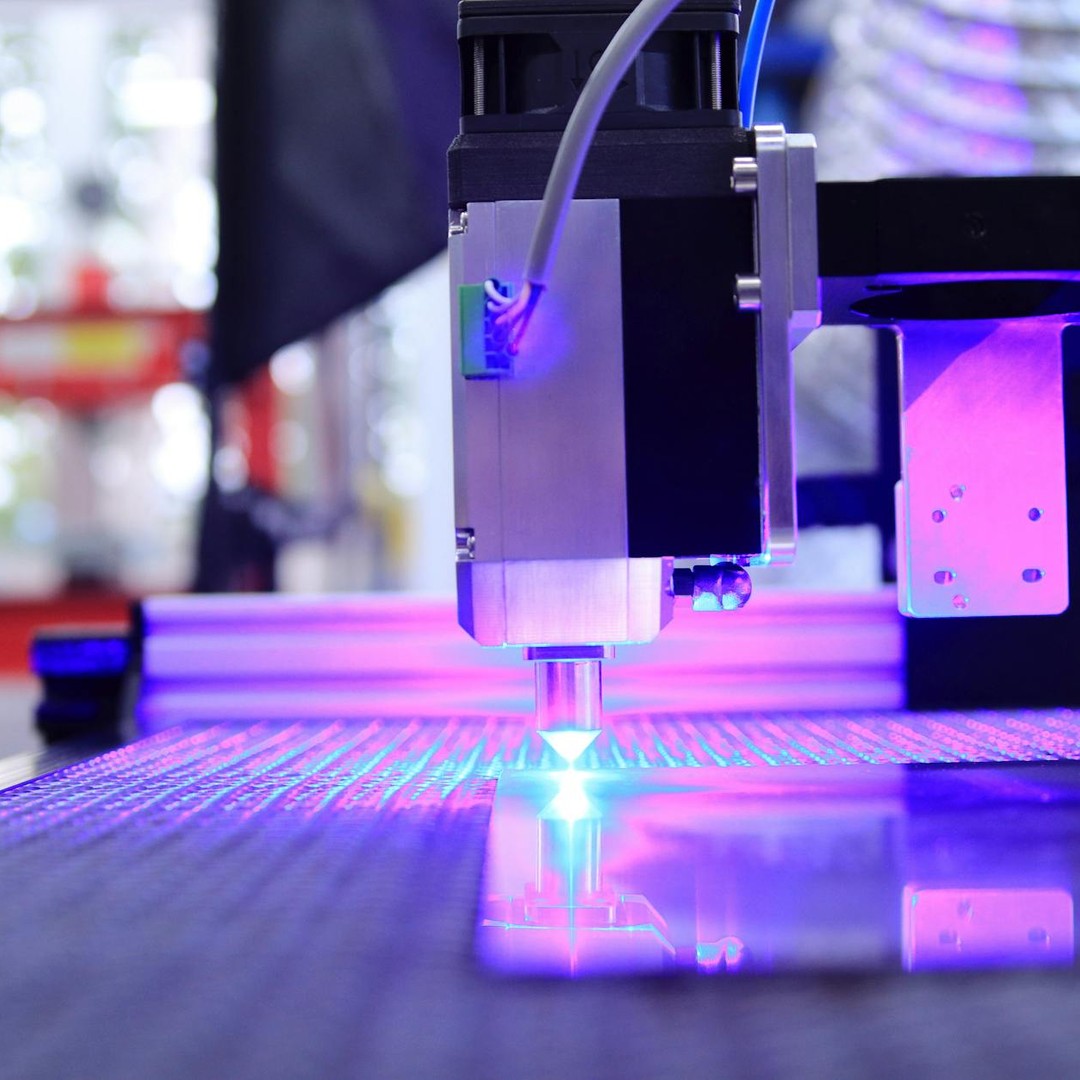 Une imprimante laser forme d'abord une image électrostatique.
