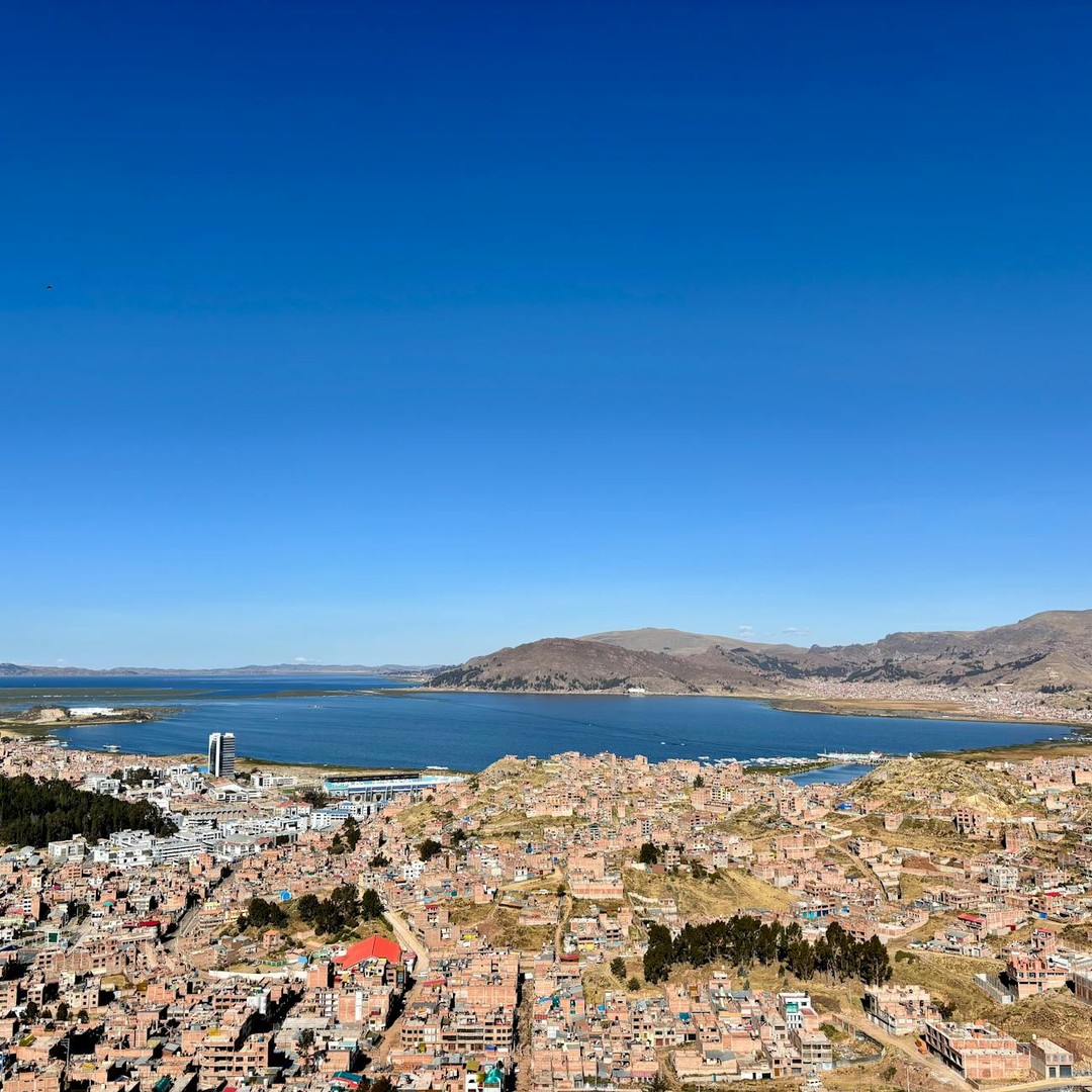 Le lac Titicaca compte parmi les grands lacs navigables les plus hauts.