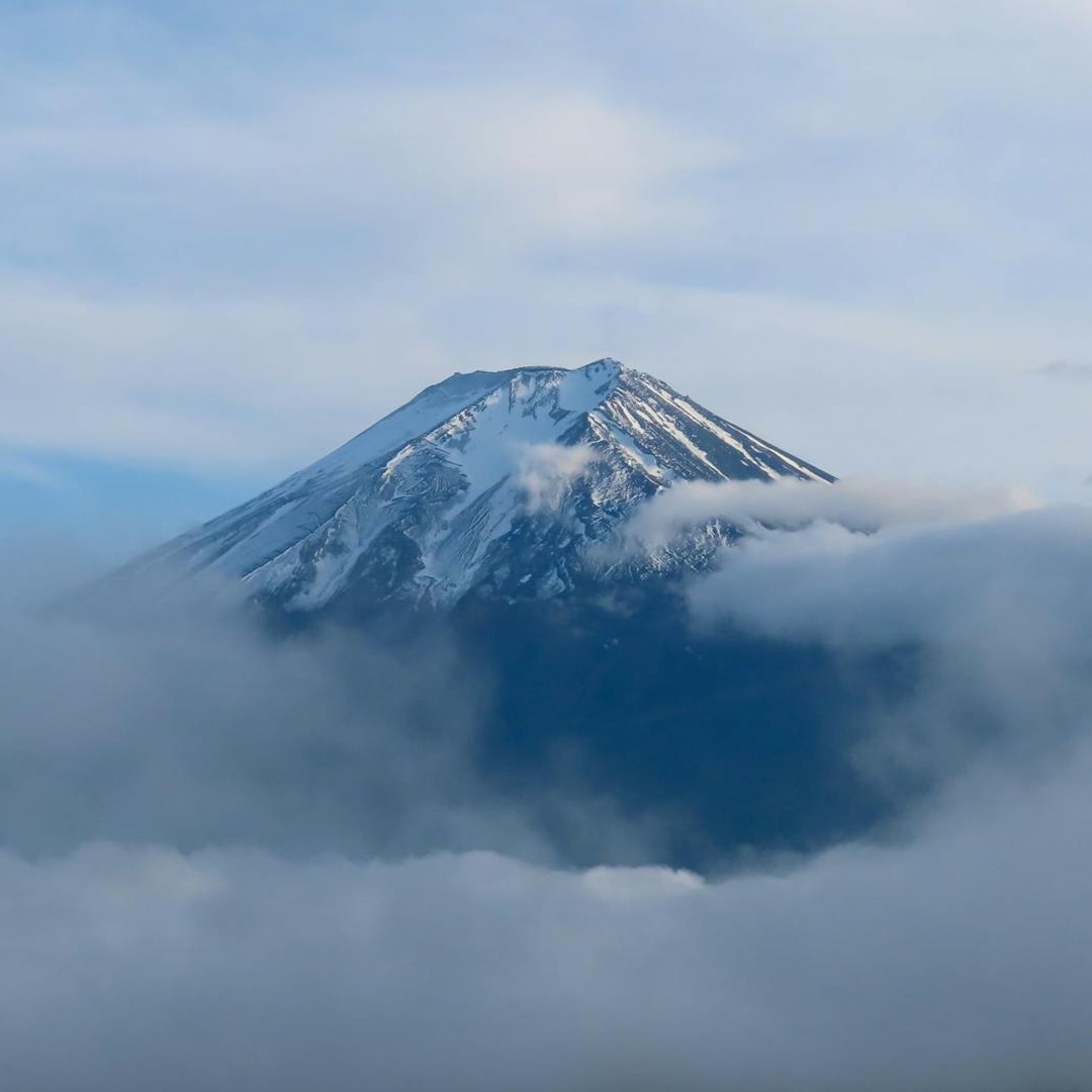 Le mont Fuji est encore classé comme volcan actif.