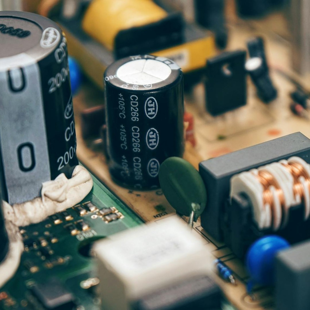 Un supercondensateur peut se charger beaucoup plus vite qu'une batterie classique.