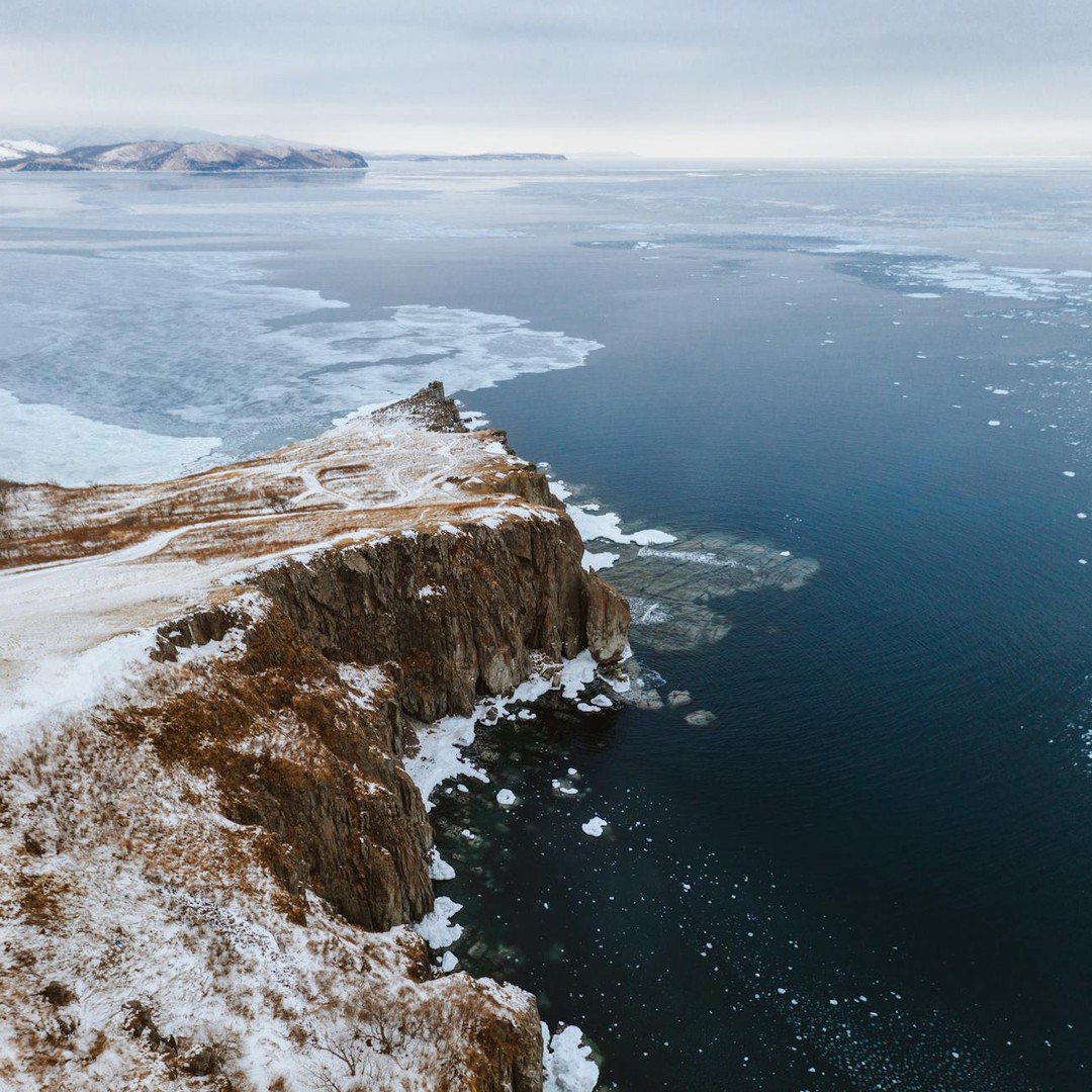 Le lac Baïkal contient une part immense de l'eau douce liquide de surface mondiale.