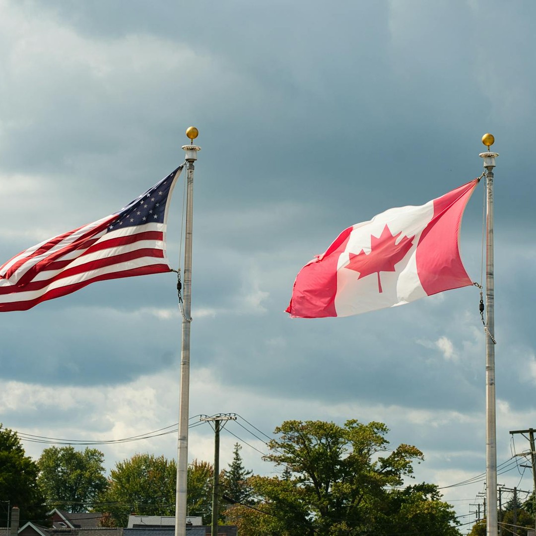 La frontière entre le Canada et les États-Unis est la plus longue frontière terrestre internationale.