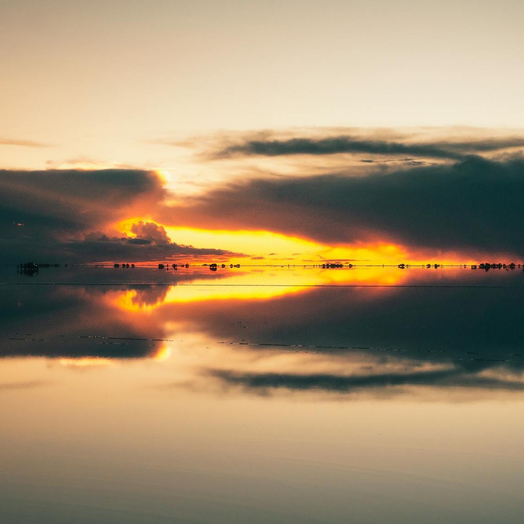 Le Salar d'Uyuni devient parfois un miroir géant après la pluie.