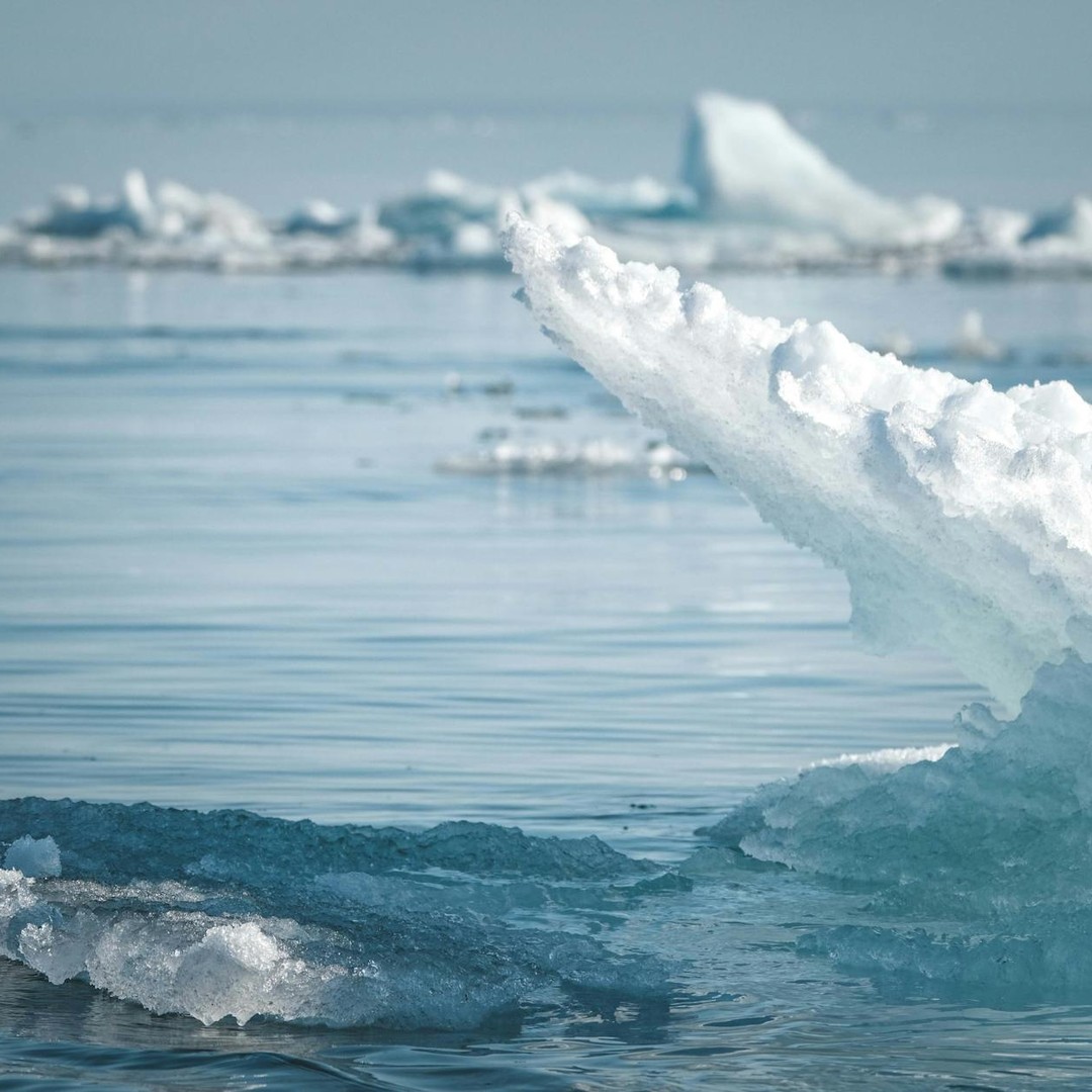 Un iceberg peut contenir de l'eau tombée sous forme de neige il y a très longtemps.