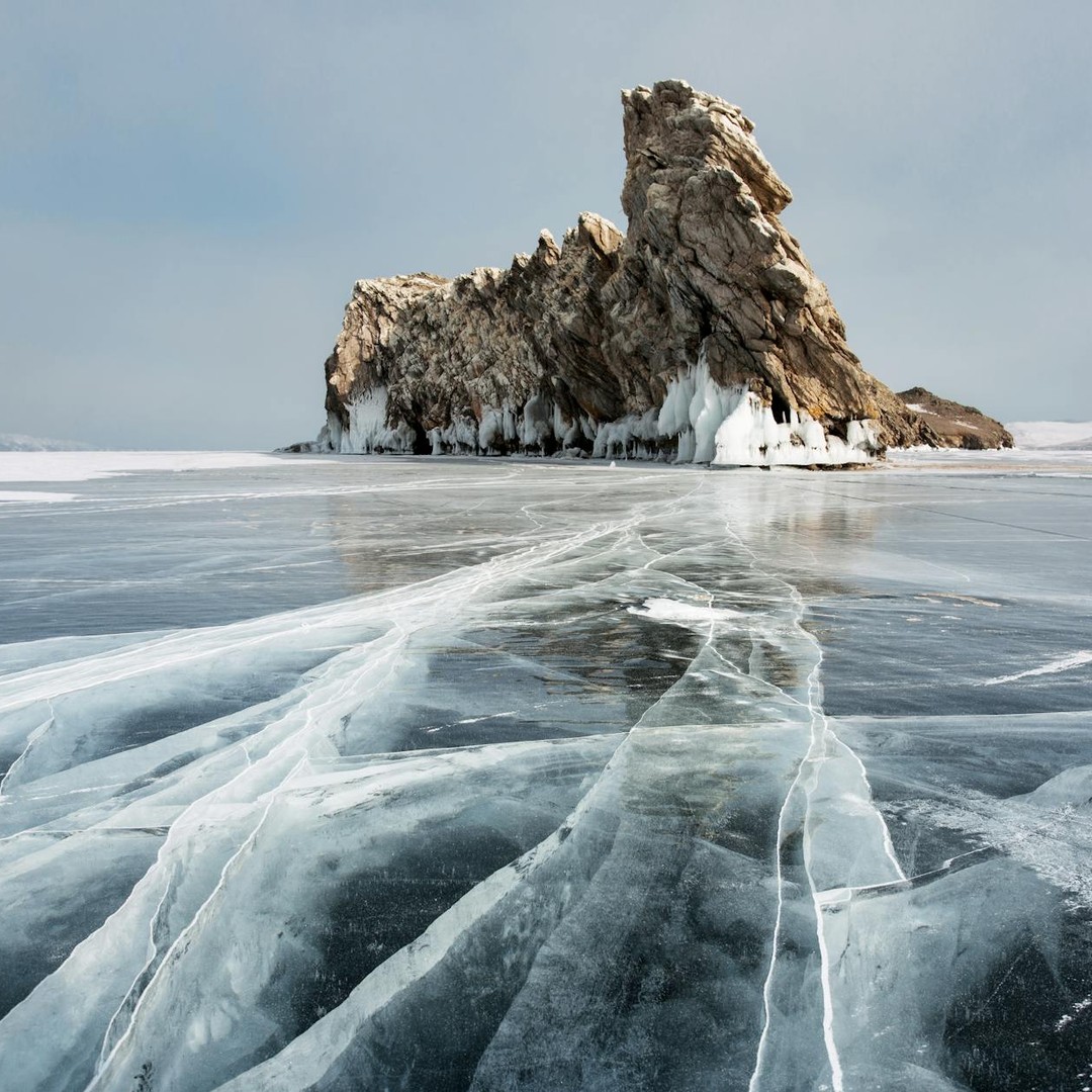 Le lac Baikal contient une reserve d'eau douce gigantesque et tres ancienne.