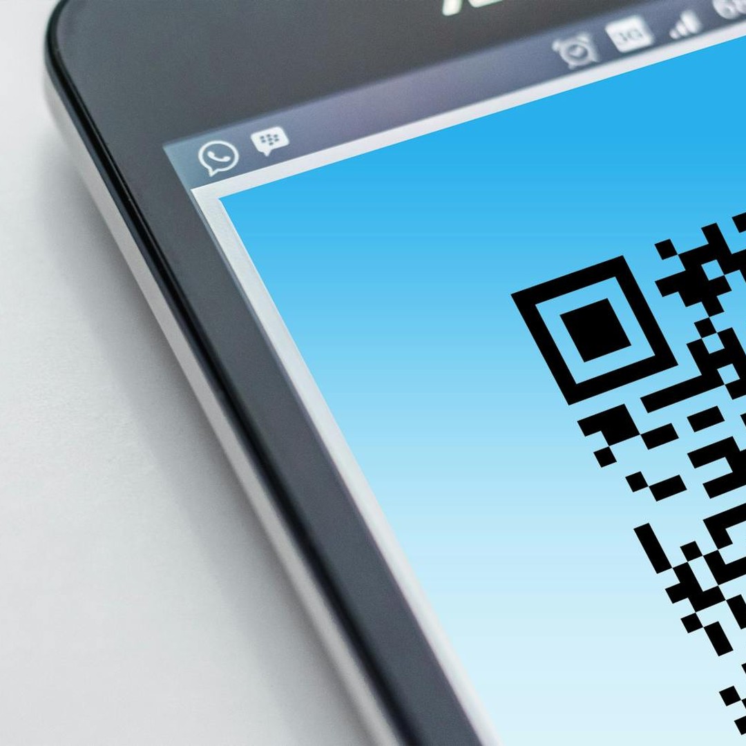 Le code QR peut encore etre lu meme si une partie du carre est abimee.