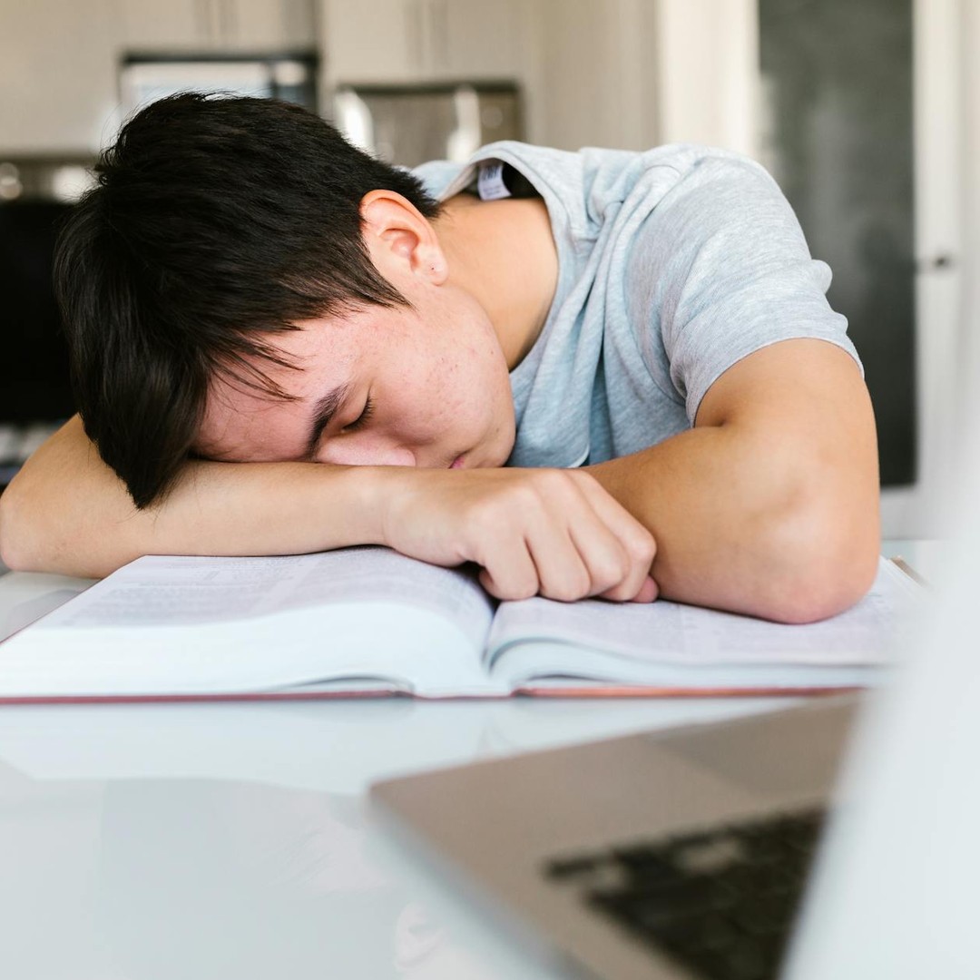 Le sommeil consolide mieux certains souvenirs quand l'apprentissage a été régulier.