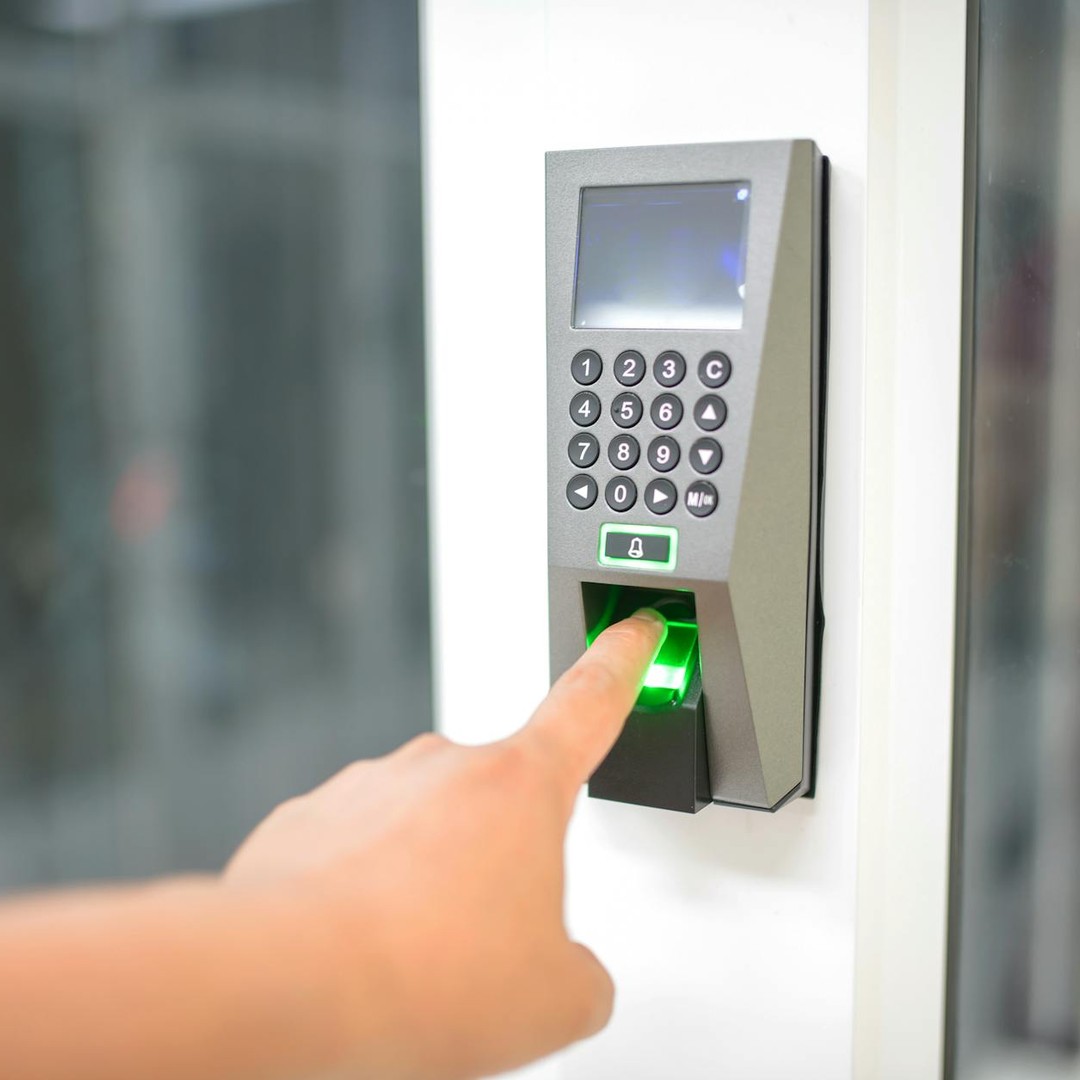 Un hachage transforme un fichier en empreinte courte difficile à inverser.