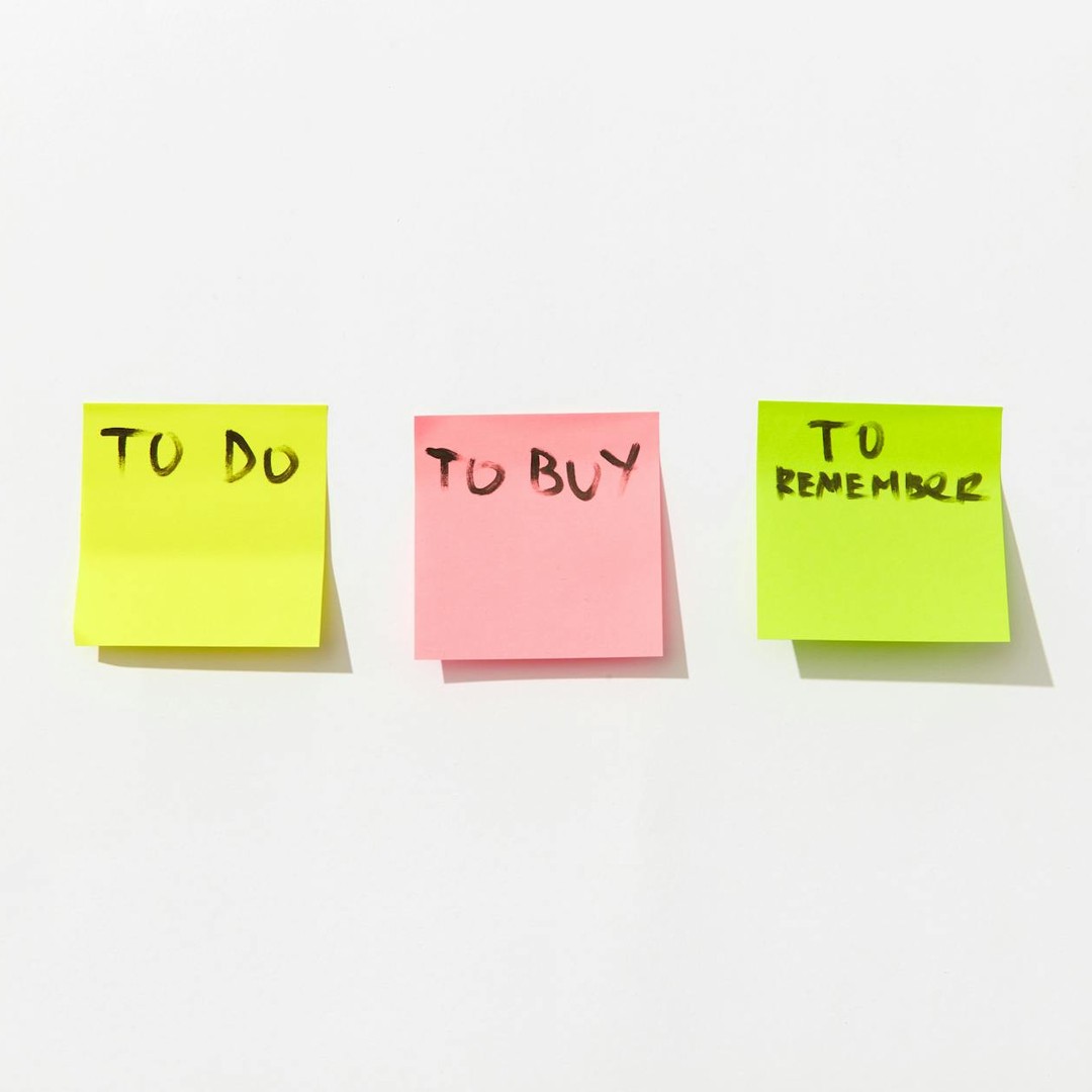 La mémoire de travail garde quelques informations actives pendant quelques secondes.