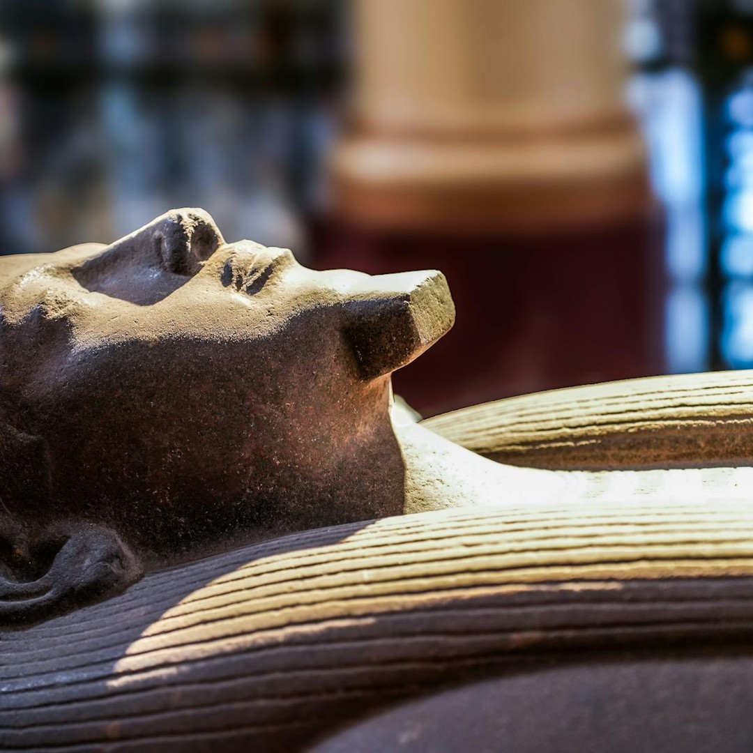 Dans l'Egypte ancienne, certains appuis-tete rigides remplacaient nos oreillers moelleux.