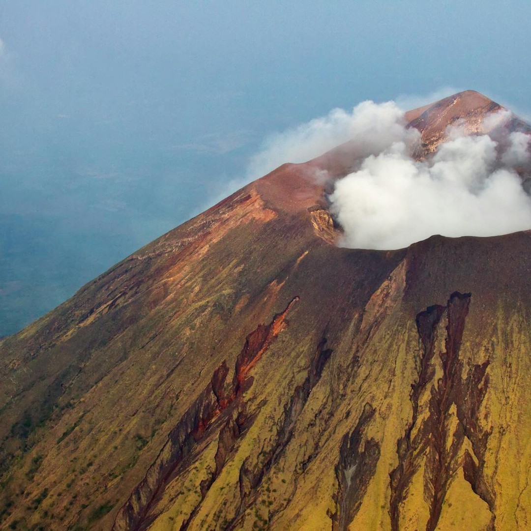 Il existe plus de volcans actifs sous les océans que sur terre.