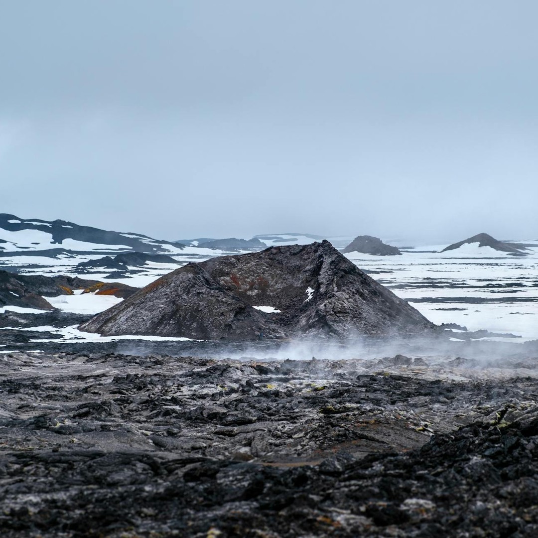 L'Islande est le seul pays au monde situé à la fois sur deux plaques tectoniques.