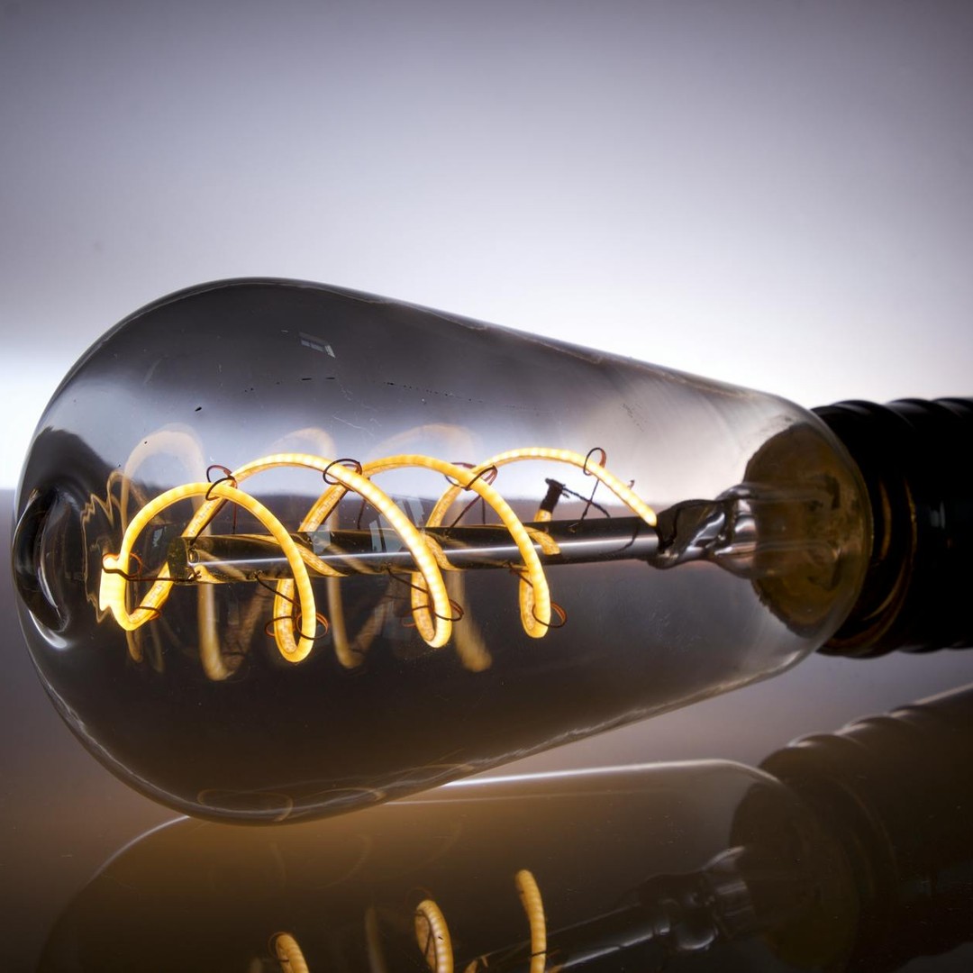L'ampoule électrique a été perfectionnée par Edison, mais Joseph Swan l'avait brevetée avant lui.