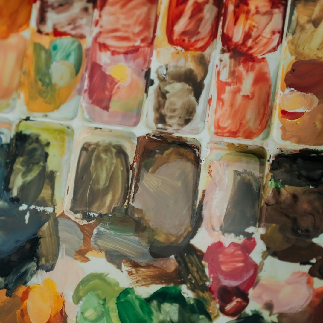 Notre cerveau interprète les couleurs différemment selon le contexte et la lumière environnante.