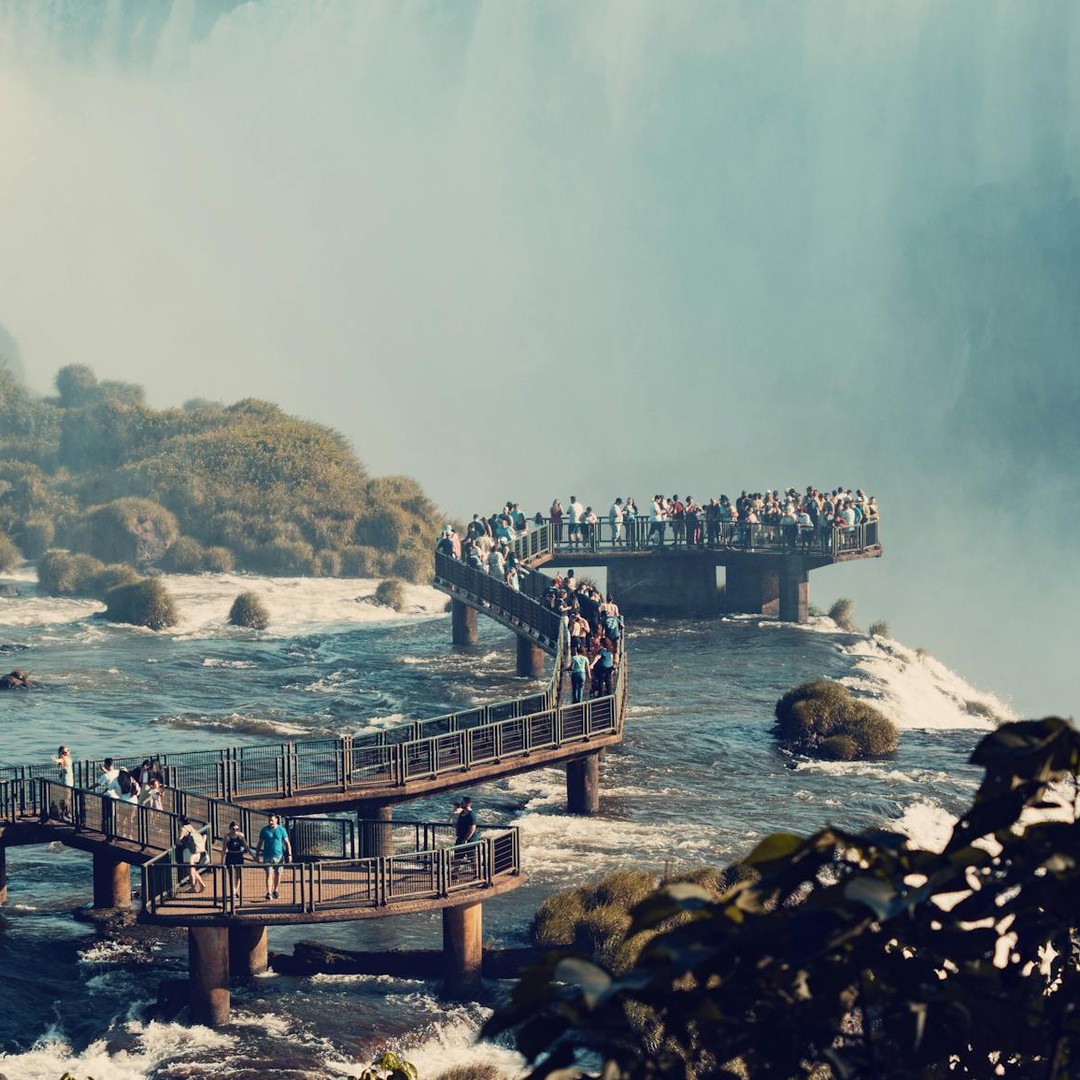 Les chutes d'Iguazú à la frontière entre le Brésil et l'Argentine comptent 275 cascades.