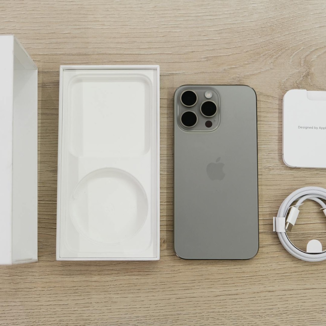 Le premier iPhone, lancé en 2007, a popularisé le concept de smartphone à écran tactile.