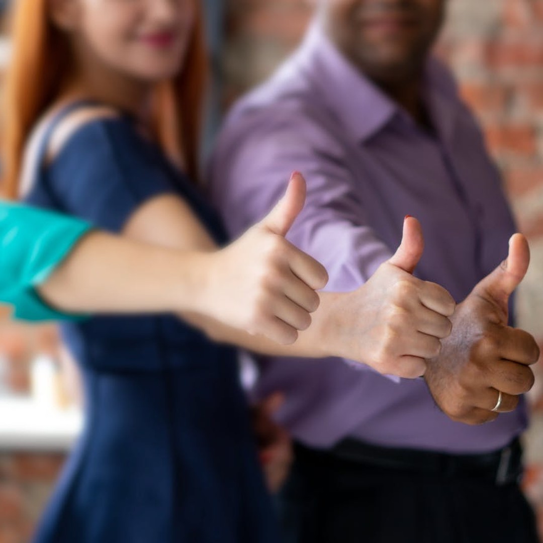 L'effet de faux consensus nous fait croire que nos opinions sont partagées par la majorité.