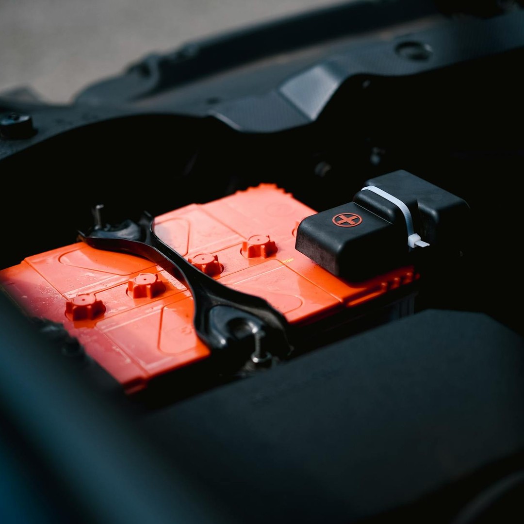 Les batteries à l'état solide promettent de rendre les voitures électriques plus sûres et plus autonomes.