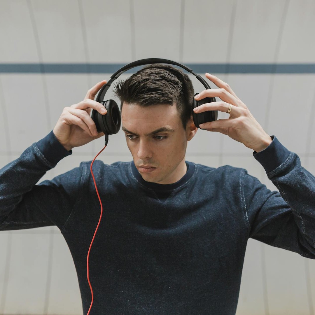 L'effet de simple exposition explique pourquoi nous finissons par aimer une chanson à force de l'entendre.