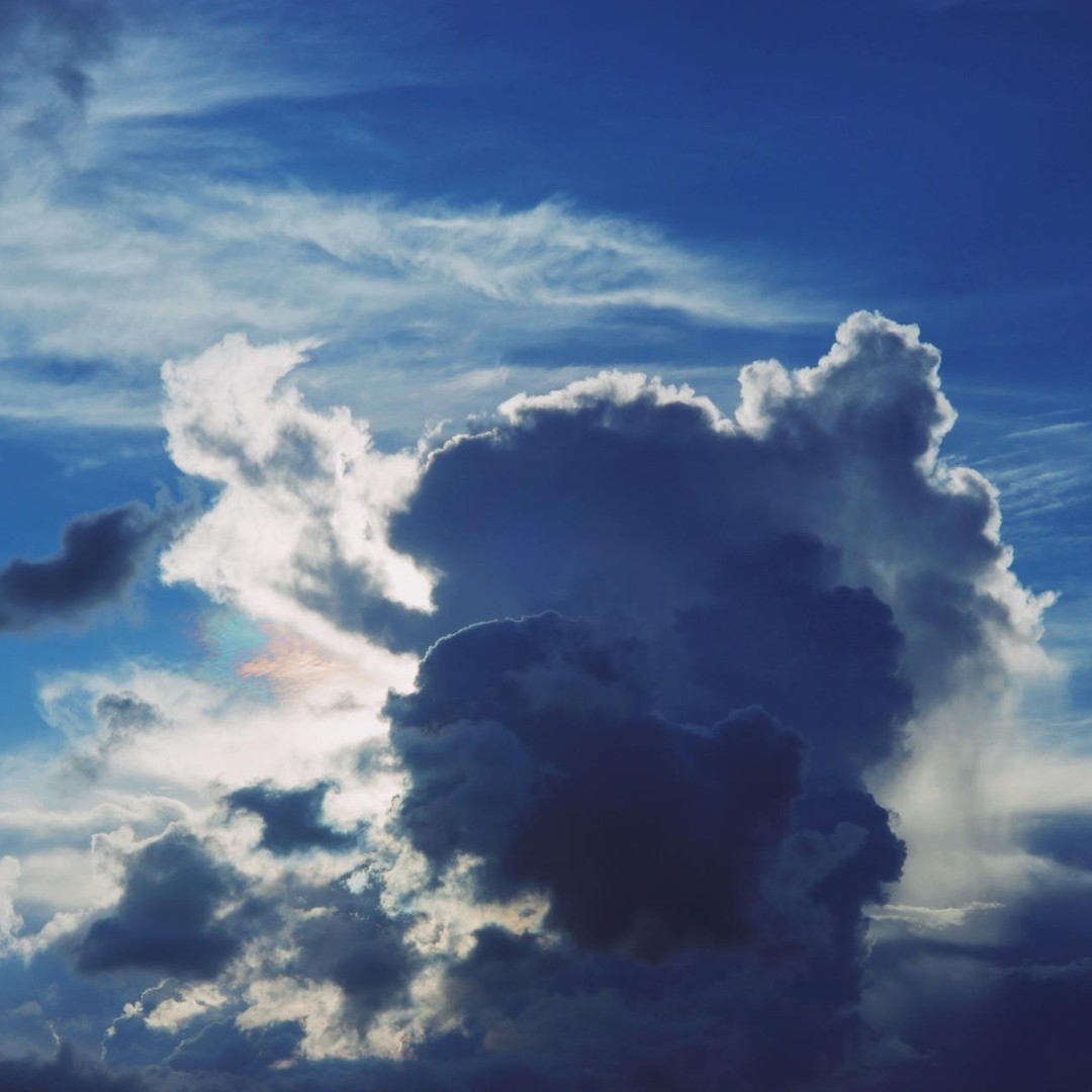 La paréidolie est la tendance naturelle à voir des visages dans des nuages ou des objets.