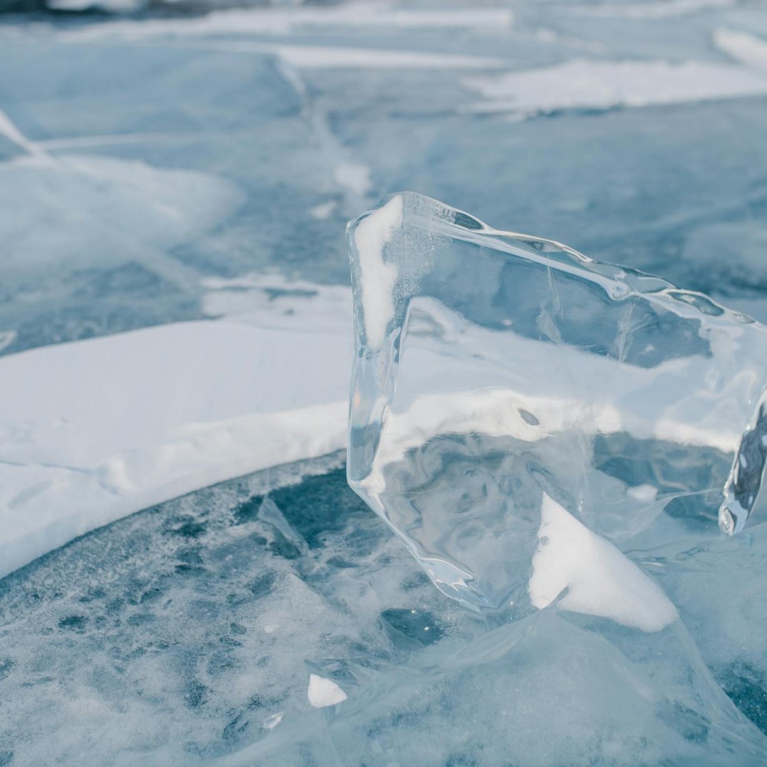 Le lac Baïkal en Russie est si grand qu'il contient 20 % de l'eau douce non gelée du monde.
