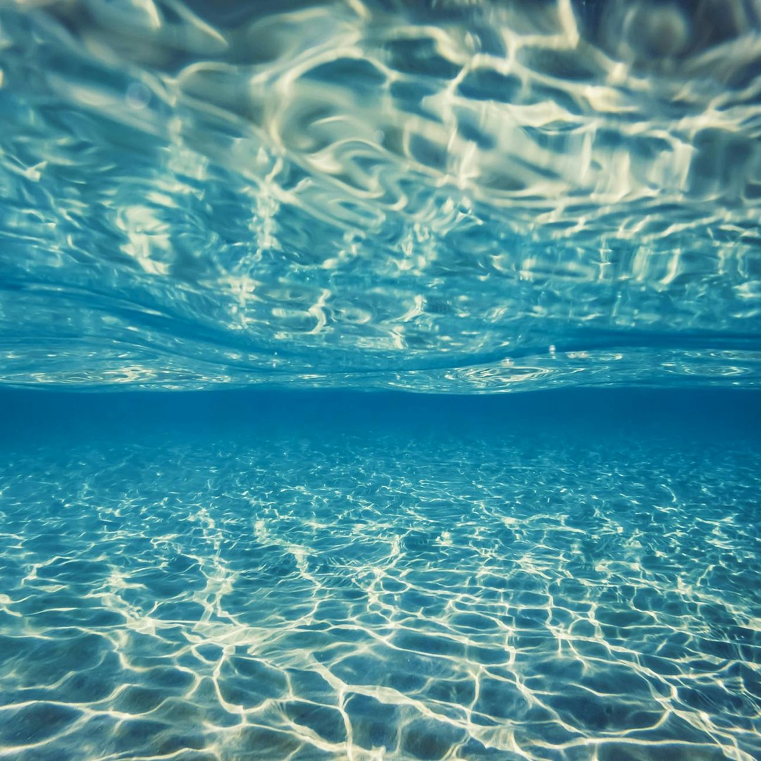 Les vagues internes peuvent former sous la surface des murs d'eau plus hauts que des immeubles.