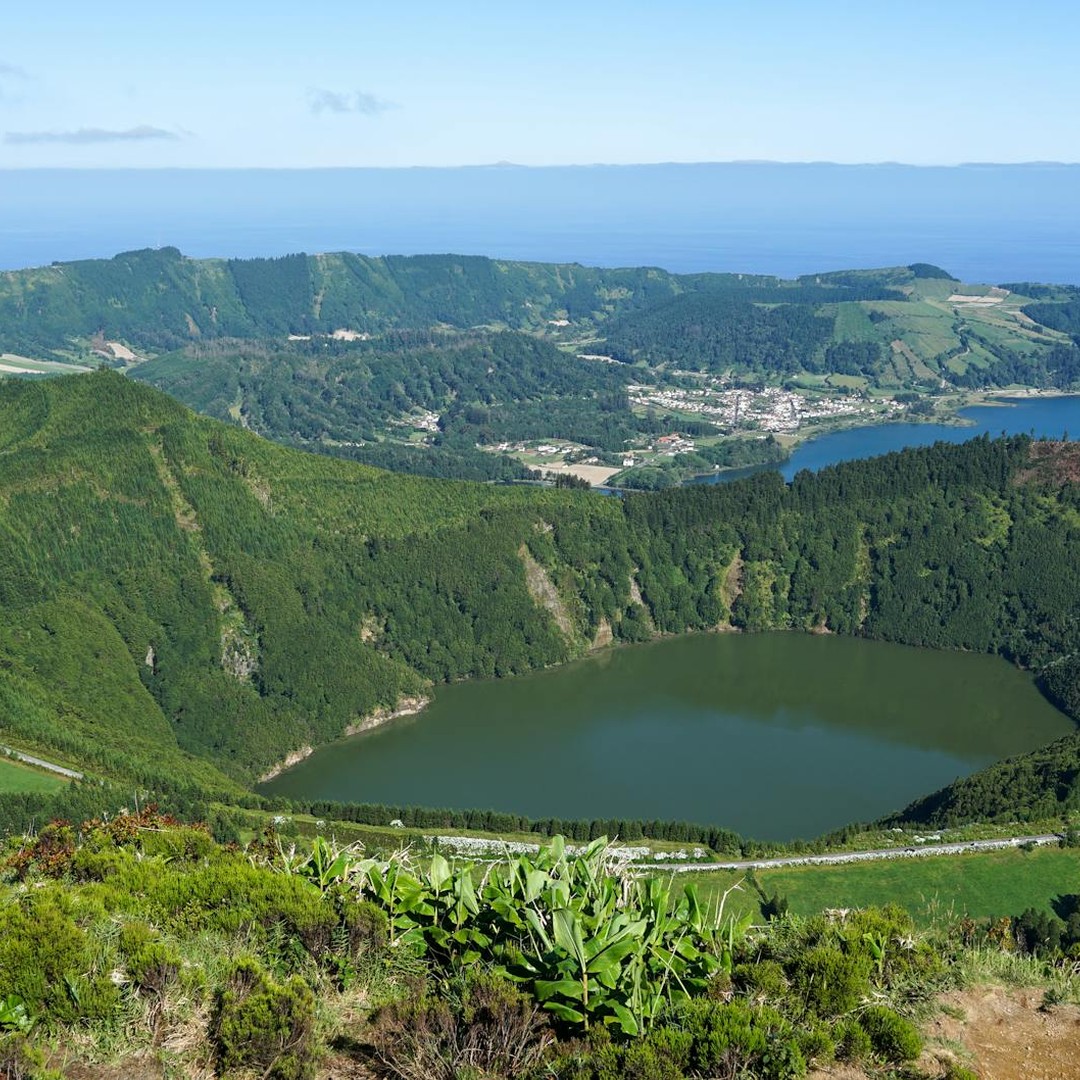 Les Açores se trouvent près d'une triple jonction où trois plaques tectoniques se rencontrent.