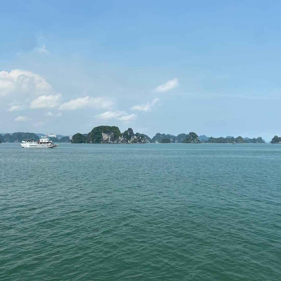 La baie d'Ha Long compte des milliers d'îlots calcaires sculptés par l'eau.