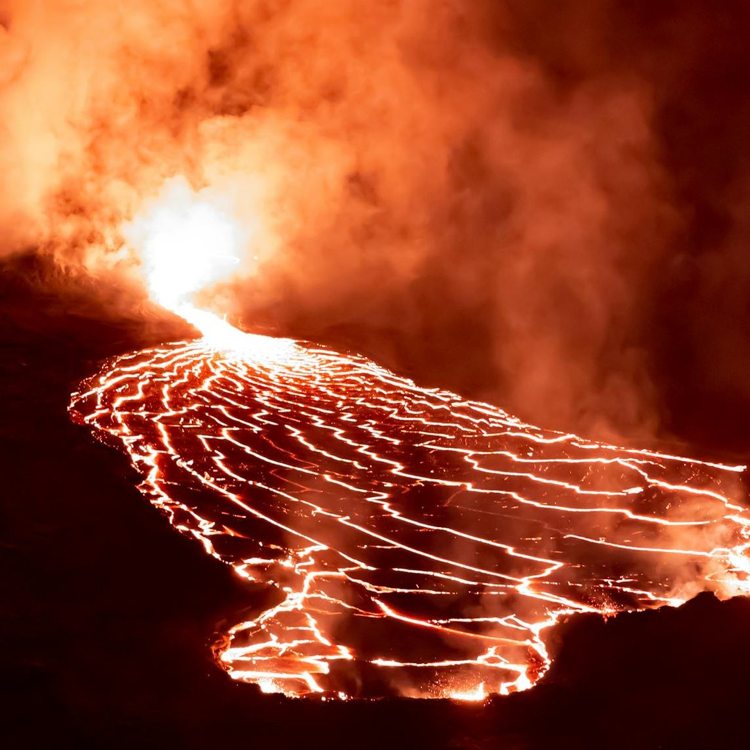 La lave d'un volcan peut atteindre environ 1 200 °C.