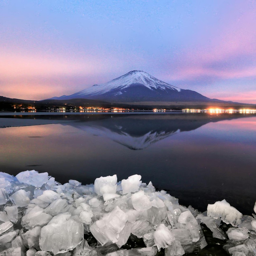 Le mont Fuji est un volcan en sommeil mais toujours considéré comme actif.