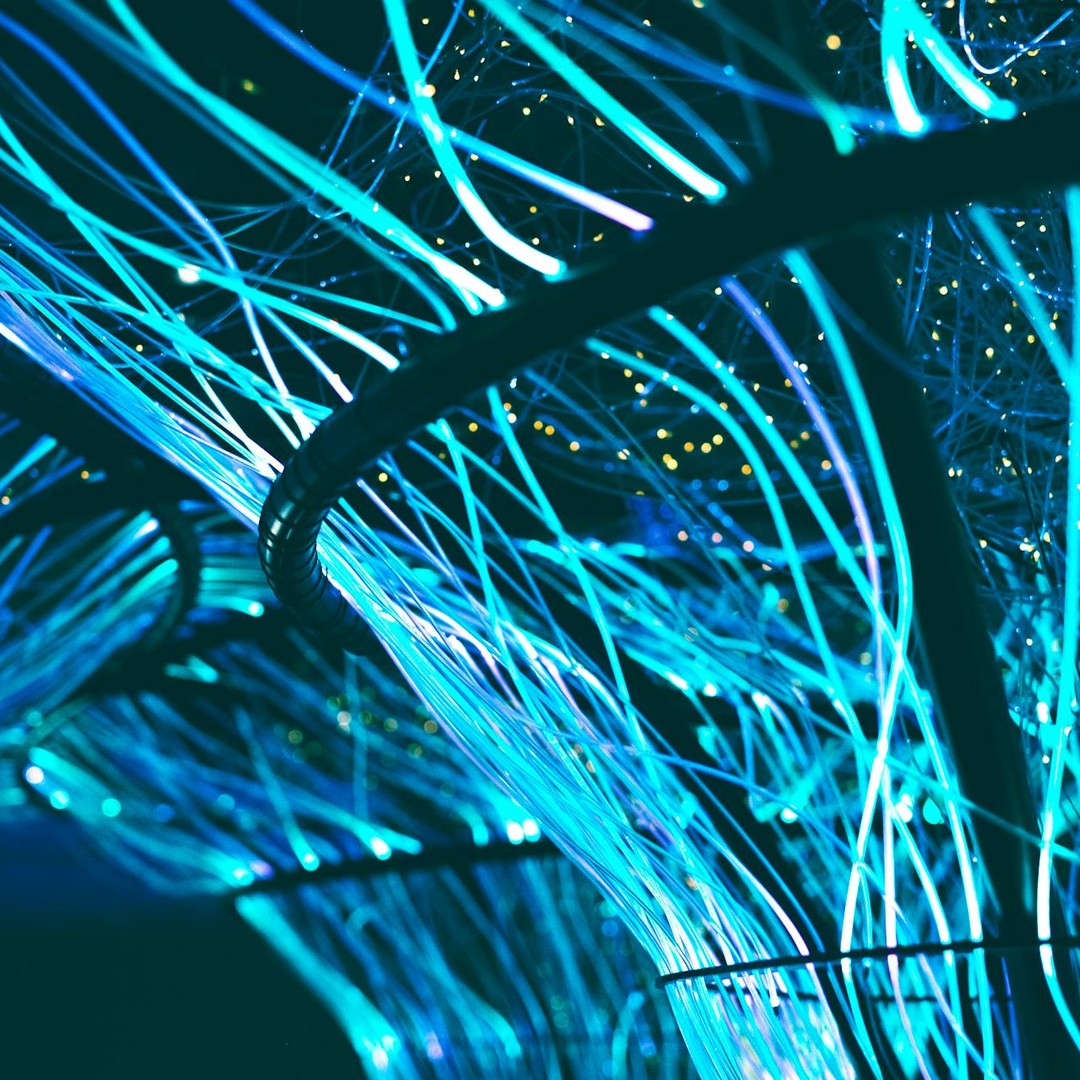Le premier message envoyé par fibre optique a eu lieu en 1977.
