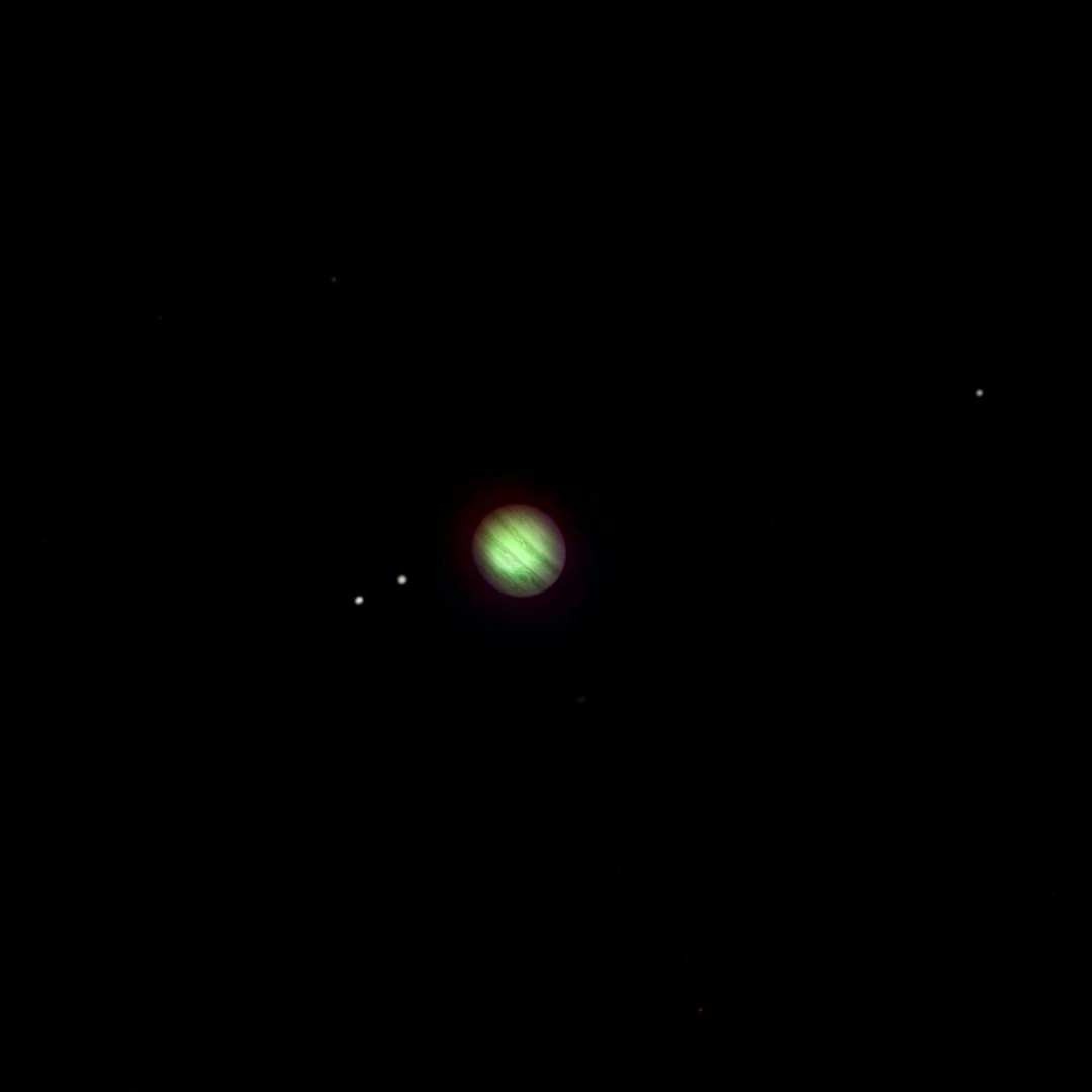 La lune Io de Jupiter est le corps le plus volcaniquement actif du système solaire.