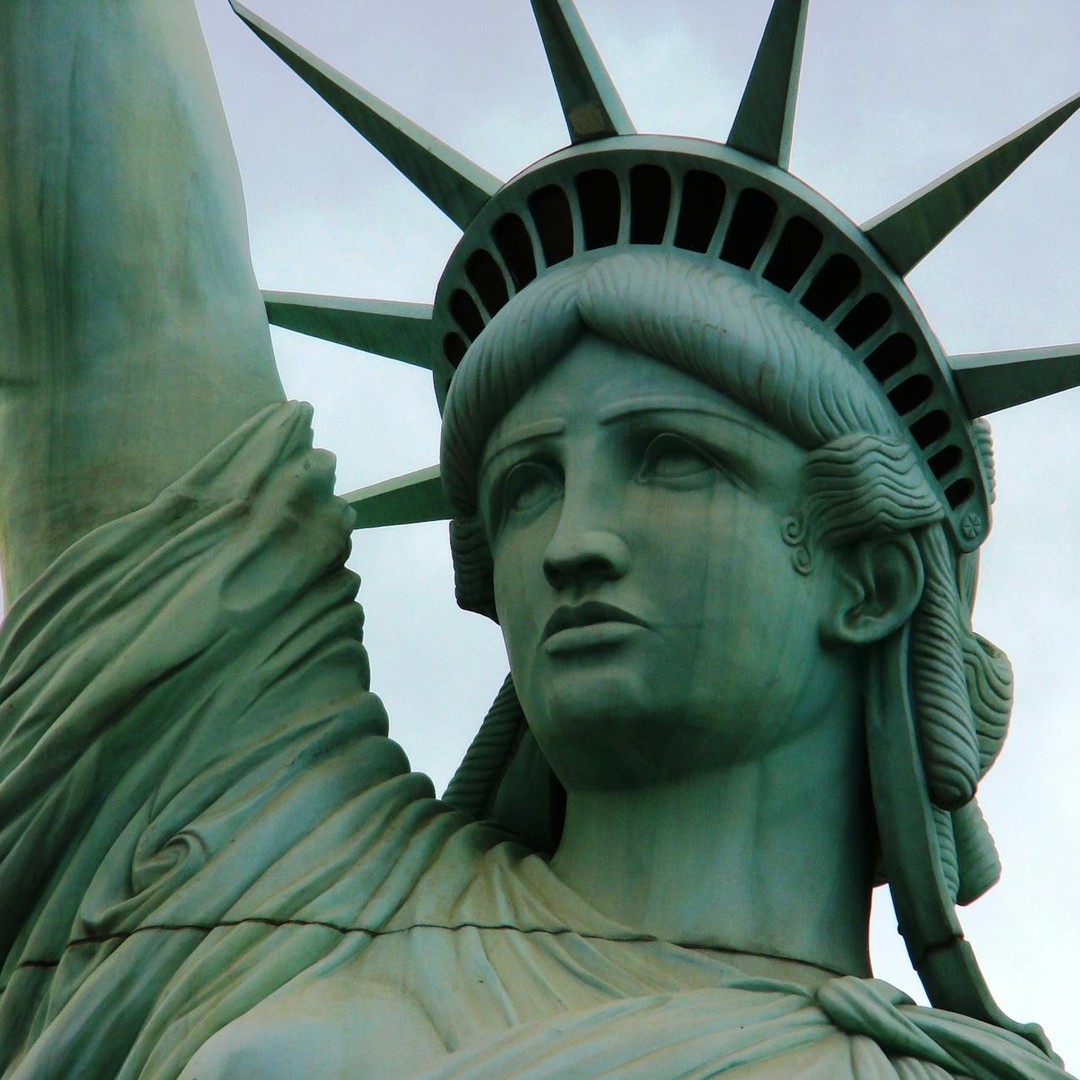 La Statue de la Liberté était brun-cuivre avant de devenir verte.