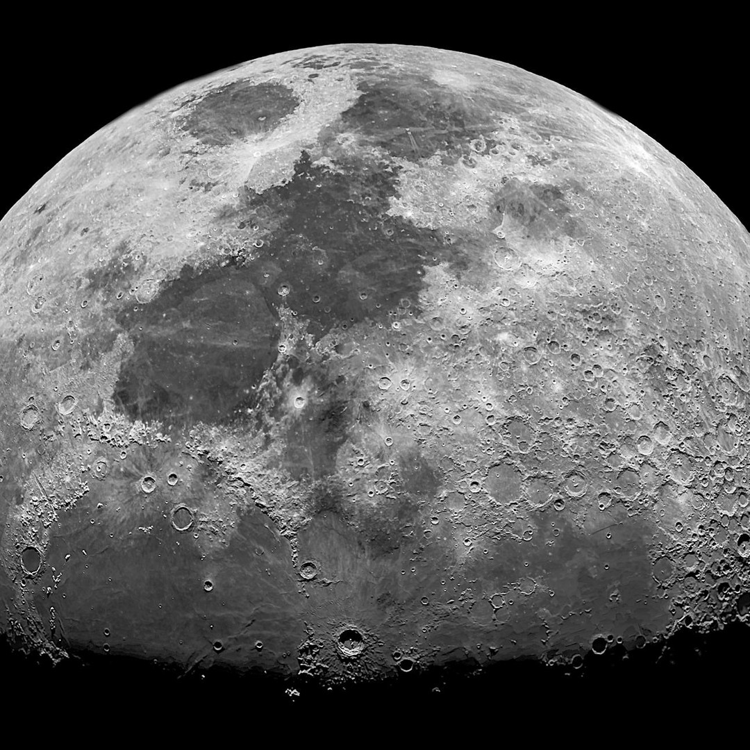 Sur la Lune, un jour complet dure environ 29,5 jours terrestres.