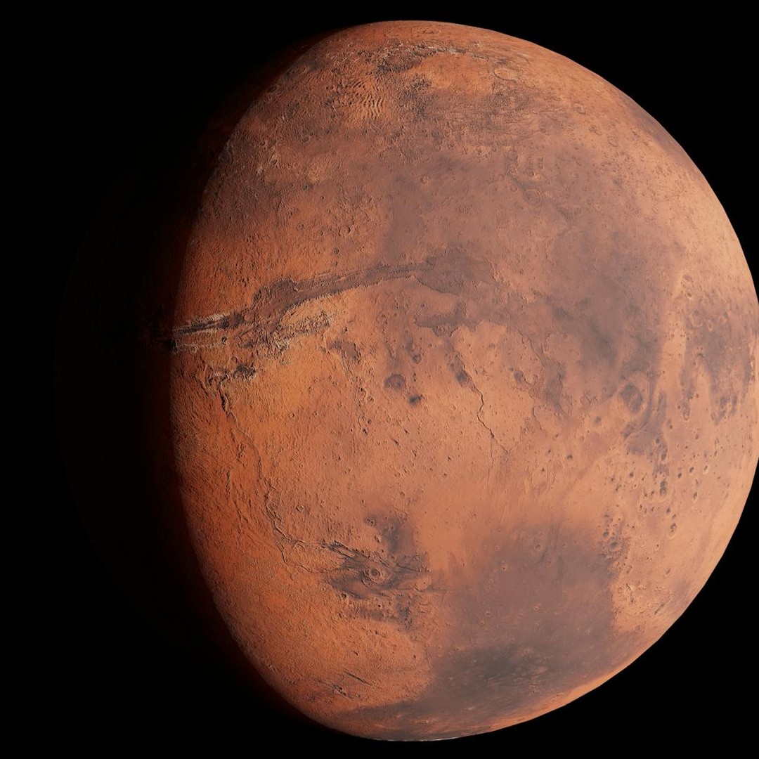Mars possede deux petites lunes nommees Phobos et Deimos.