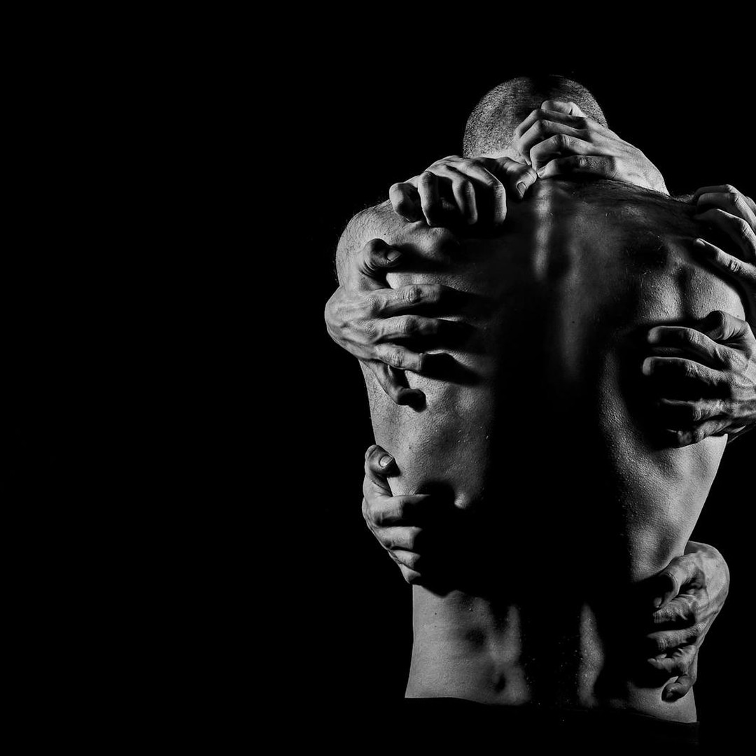 Un contact physique rassurant peut réduire notre niveau de stress.