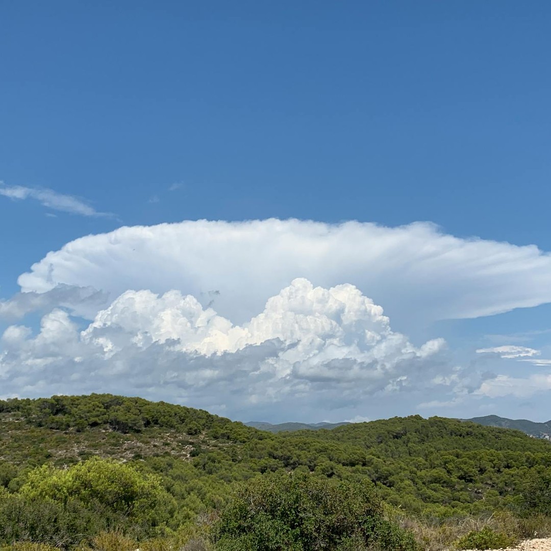 Les nuages les plus hauts peuvent dépasser largement l'altitude des avions de ligne.