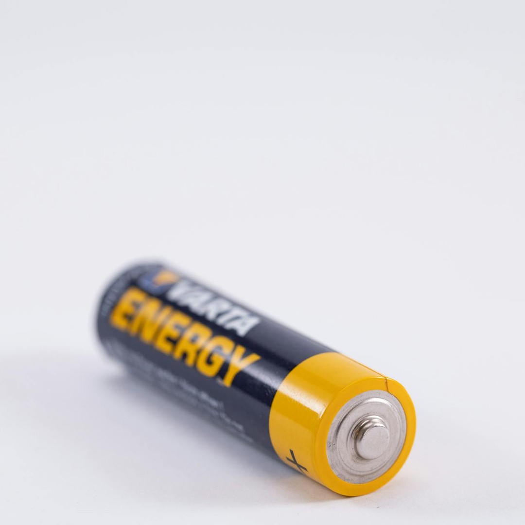 Les batteries rechargeables perdent aussi un peu d'énergie même sans être utilisées.