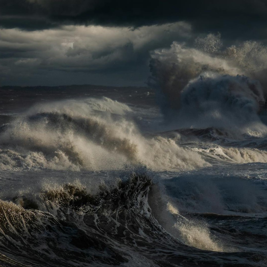 Les vagues scélérates peuvent surgir sans qu'une tempête exceptionnelle soit en vue.