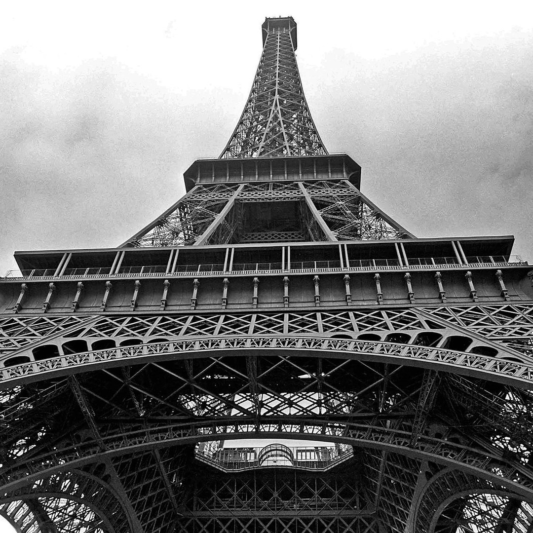 La tour Eiffel grandit légèrement en été.