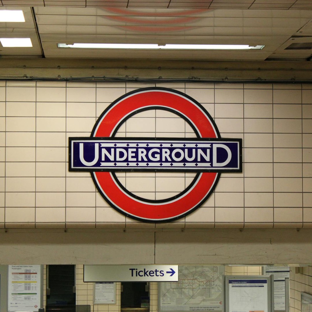 Le premier métro du monde a ouvert à Londres en 1863.